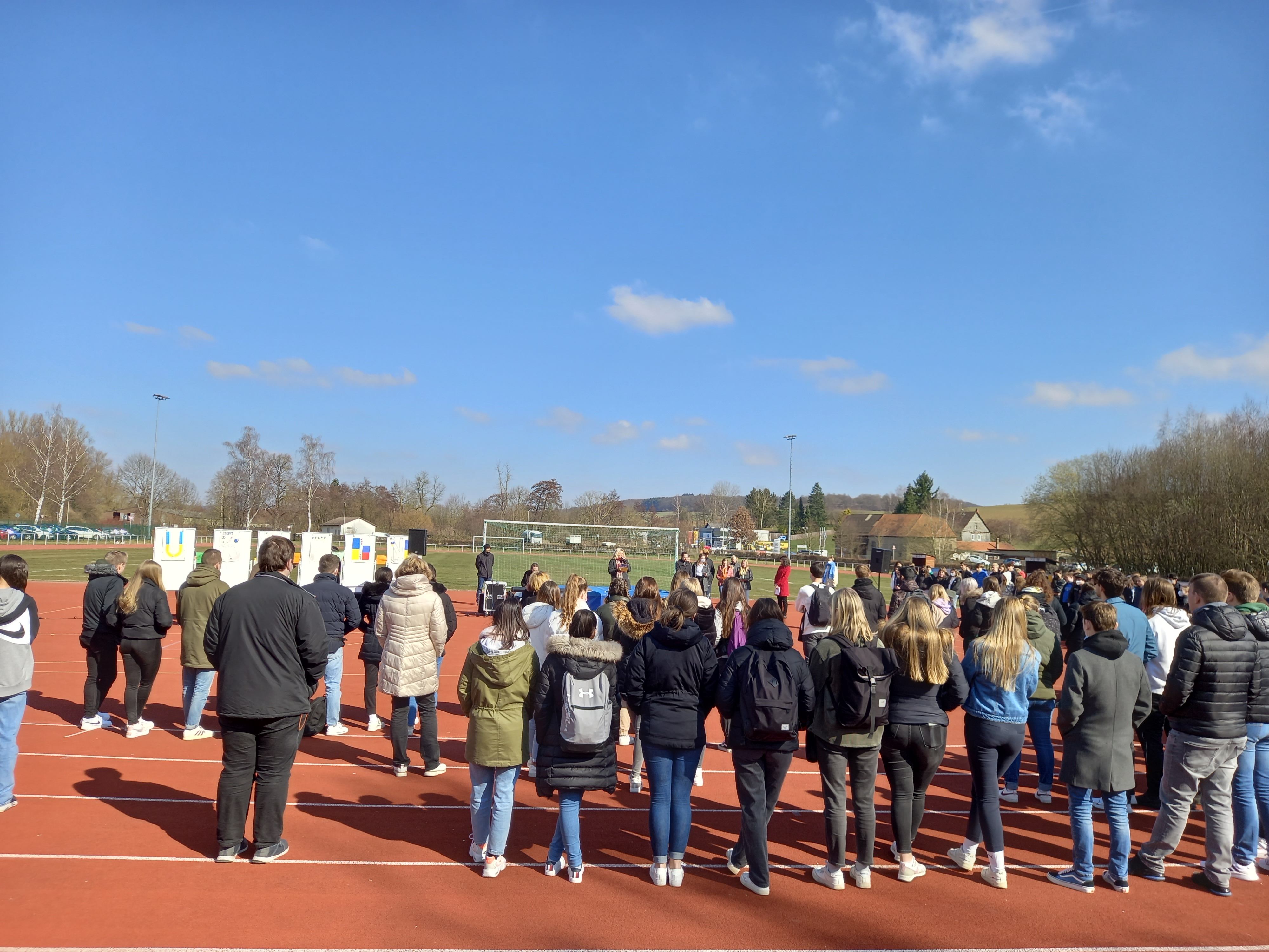 „Es ist wie ein Krieg in meinem Kopf“ – Gymnasium Nidda gedenkt den Ukrainern