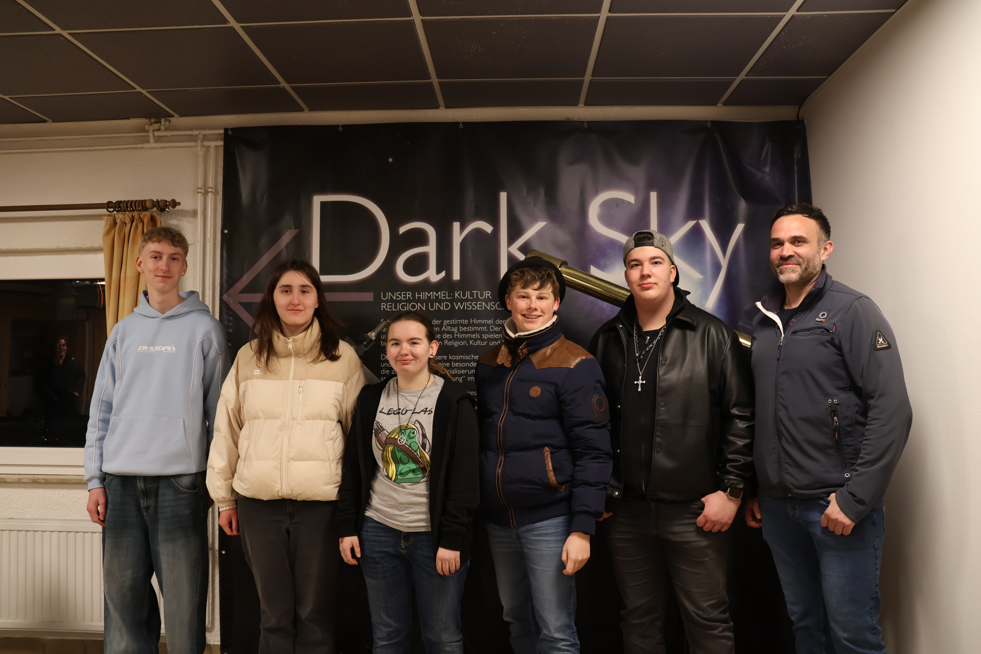 Schülergruppe mit Kursleiter ohne Eltern